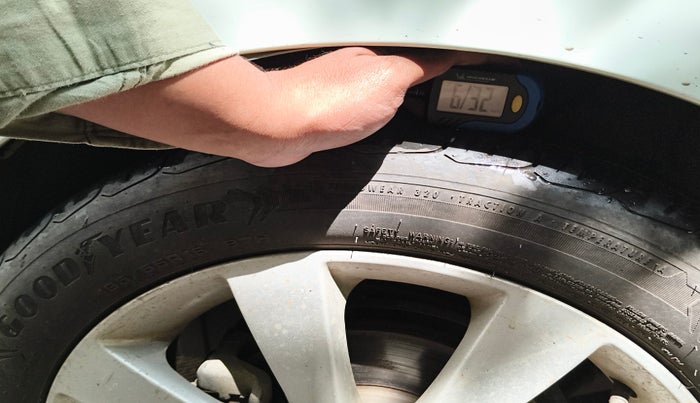 2013 Hyundai Verna FLUIDIC 1.6 VTVT SX, Petrol, Manual, 1,17,100 km, tyre