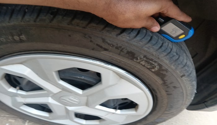 2022 Maruti Vitara Brezza LXI, Petrol, Manual, 27,755 km, tyre