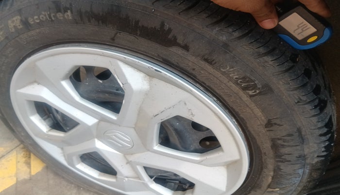 2022 Maruti Vitara Brezza LXI, Petrol, Manual, 27,755 km, tyre