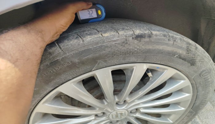 2017 Maruti Ciaz ALPHA 1.4 PETROL, Petrol, Manual, 61,123 km, tyre