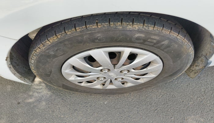 2014 Hyundai i10 SPORTZ 1.1, Petrol, Manual, 1,15,704 km, tyre