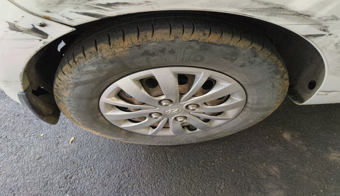 2014 Hyundai i10 SPORTZ 1.1, Petrol, Manual, 1,15,704 km, tyre