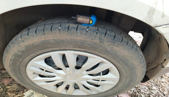 2011 Maruti Swift VDI, Diesel, Manual, 2,06,354 km, tyre