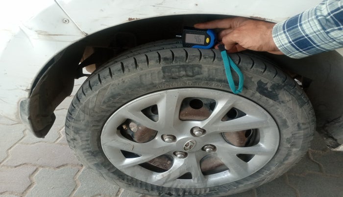 2017 Hyundai Grand i10 MAGNA AT 1.2 KAPPA VTVT, Petrol, Automatic, 1,62,579 km, tyre