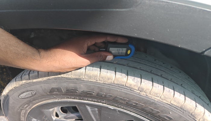 2023 Hyundai VENUE S 1.2, Petrol, Manual, 23,872 km, tyre