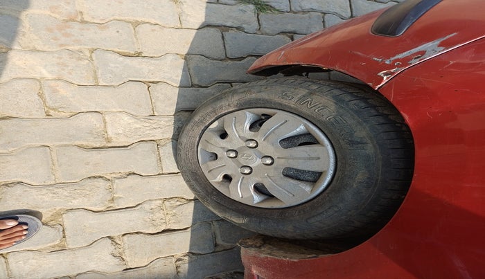 2010 Hyundai i10 MAGNA 1.2, Petrol, Manual, 1,05,022 km, tyre