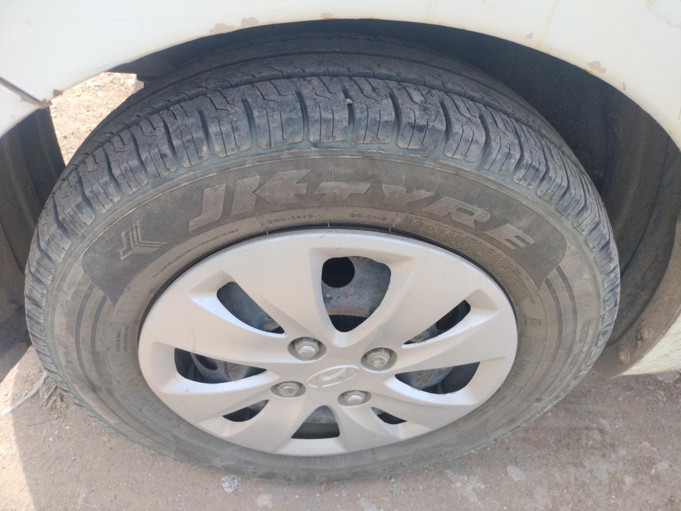 2011 Hyundai i10 MAGNA 1.2, Petrol, Manual, 1,36,176 km, tyre