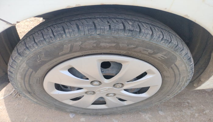 2011 Hyundai i10 MAGNA 1.2, Petrol, Manual, 1,36,176 km, tyre