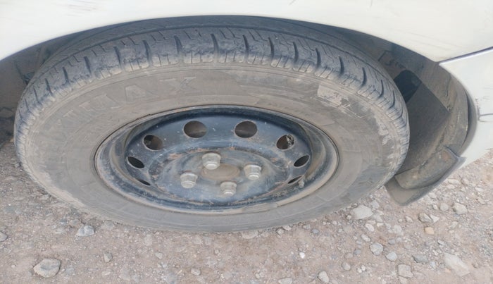 2011 Hyundai i10 MAGNA 1.2, Petrol, Manual, 1,36,176 km, tyre