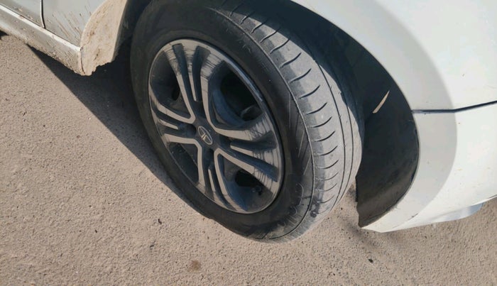 2022 Tata Tiago XZ PLUS CNG, Petrol, Manual, 1,38,500 km, tyre