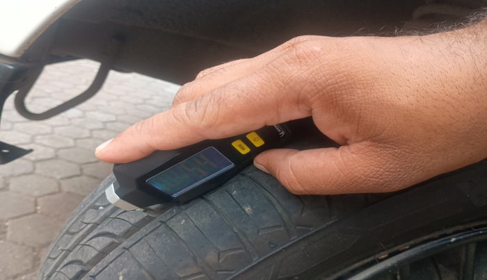 2015 Maruti Eeco 7 STR, Petrol, Manual, 59,595 km, tyre