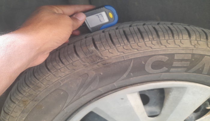 2010 Maruti Swift Dzire VXI, Petrol, Manual, 1,24,380 km, tyre