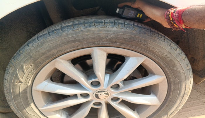2015 Skoda Octavia ELEGANCE 1.8 TSI AT, Petrol, Automatic, 73,976 km, tyre