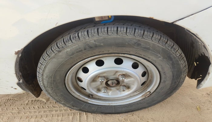 2014 Hyundai Eon ERA +, Petrol, Manual, 87,240 km, tyre