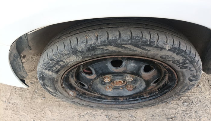 2011 Maruti Alto K10 LXI, Petrol, Manual, 1,21,498 km, tyre