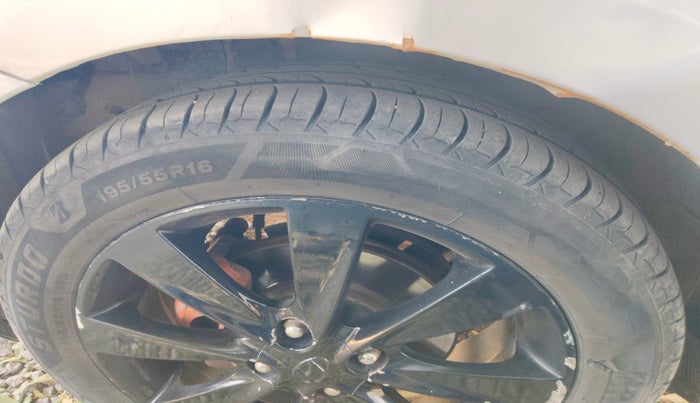 2011 Hyundai Verna FLUIDIC 1.6 CRDI SX, Diesel, Manual, 1,55,726 km, tyre