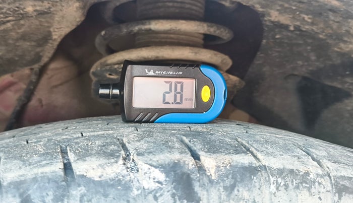 2020 Mahindra XUV300 W6 1.2 PETROL, Petrol, Manual, 33,792 km, tyre