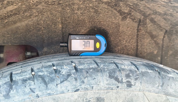 2020 Mahindra XUV300 W6 1.2 PETROL, Petrol, Manual, 33,792 km, tyre