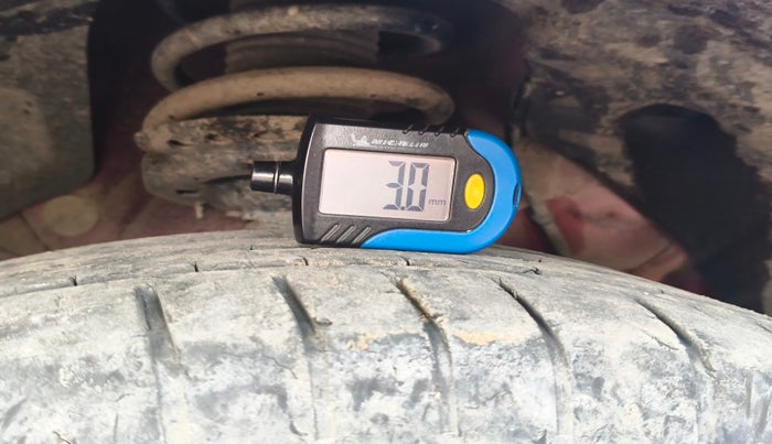 2020 Mahindra XUV300 W6 1.2 PETROL, Petrol, Manual, 33,792 km, tyre