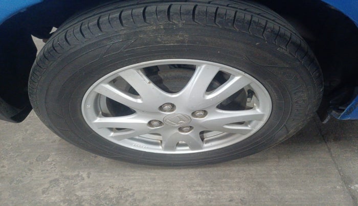 2013 Honda Brio VX AT, Petrol, Automatic, 55,651 km, tyre
