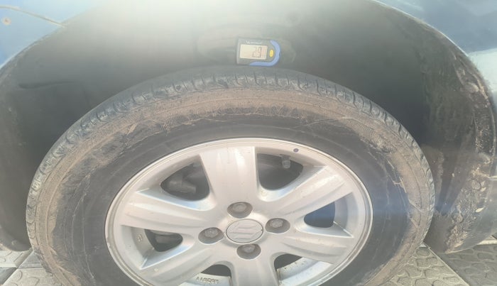 2010 Maruti Swift Dzire ZXI, Petrol, Manual, 1,81,828 km, tyre