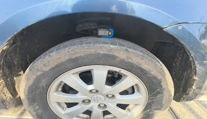2010 Maruti Swift Dzire ZXI, Petrol, Manual, 1,81,828 km, tyre