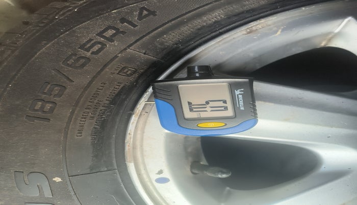 2010 Maruti Swift Dzire ZXI, Petrol, Manual, 1,81,828 km, tyre