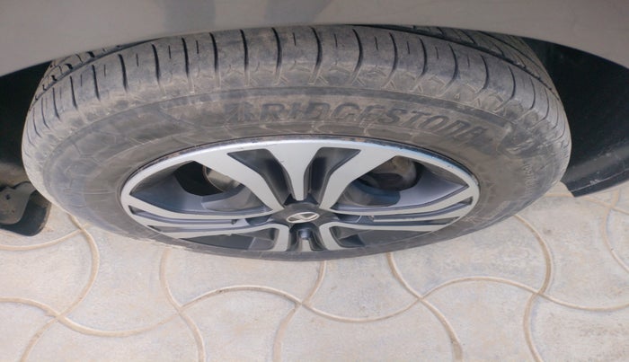 2022 Tata TIGOR XZ PLUS CNG, Petrol, Manual, 1,34,451 km, tyre