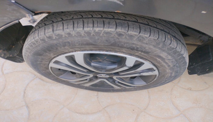 2022 Tata TIGOR XZ PLUS CNG, Petrol, Manual, 1,34,451 km, tyre
