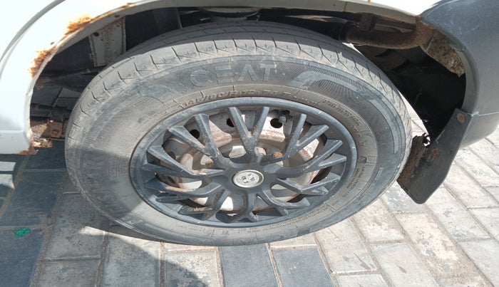 2012 Maruti Alto LXI CNG, Petrol, Manual, 1,43,978 km, tyre