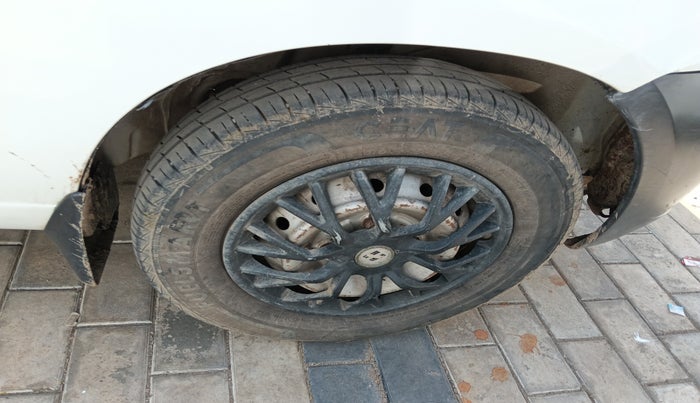 2012 Maruti Alto LXI CNG, Petrol, Manual, 1,43,978 km, tyre