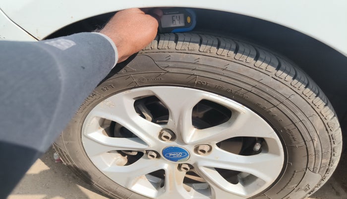 2015 Ford Figo Aspire TITANIUM1.5 DIESEL, Diesel, Manual, 1,95,724 km, tyre