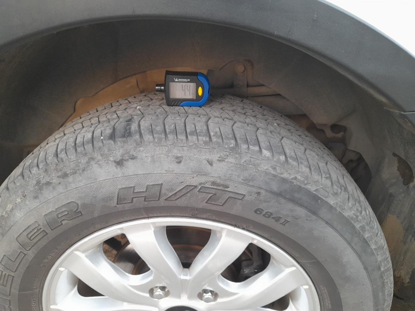 2015 Mahindra XUV500 W10, Diesel, Manual, 97,649 km, tyre