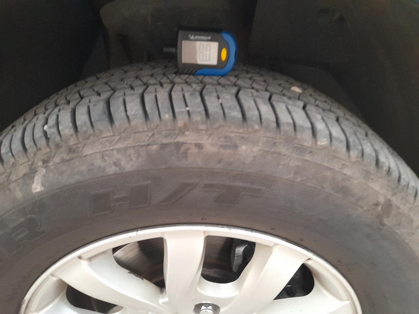 2015 Mahindra XUV500 W10, Diesel, Manual, 97,649 km, tyre