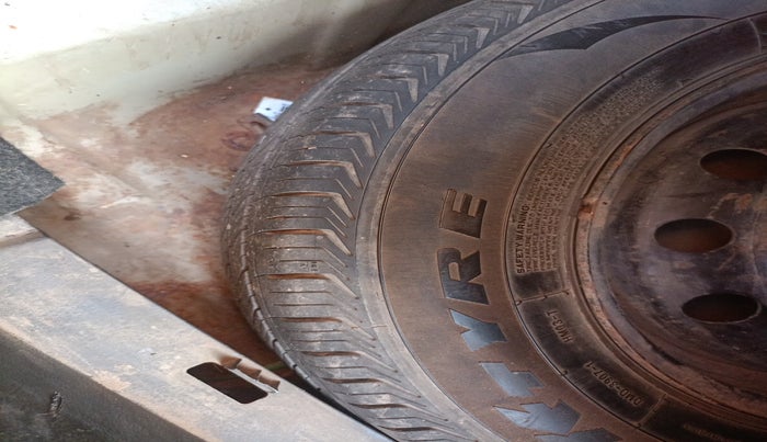 2011 Maruti Swift Dzire VDI, Diesel, Manual, 2,96,524 km, tyre