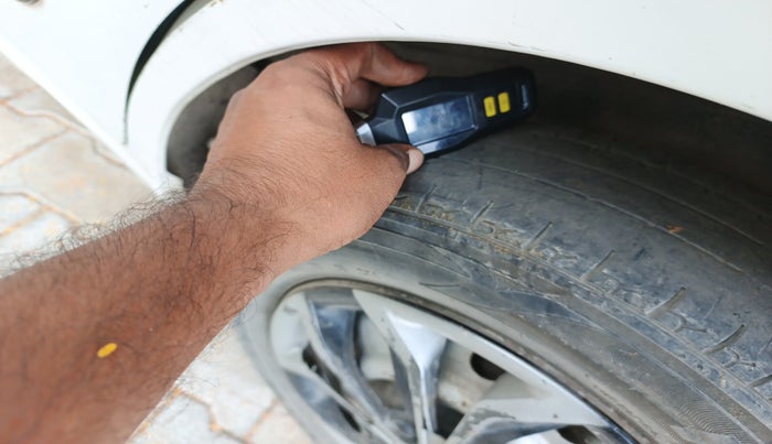 2016 Maruti Wagon R 1.0 LXI CNG, Petrol, Manual, 1,23,662 km, tyre