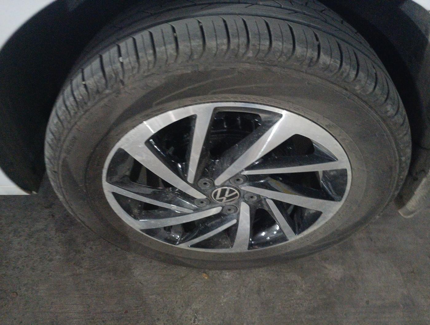 2025 Volkswagen VIRTUS TOPLINE TSI 1.0 AT, Petrol, Automatic, 1,410 km, tyre