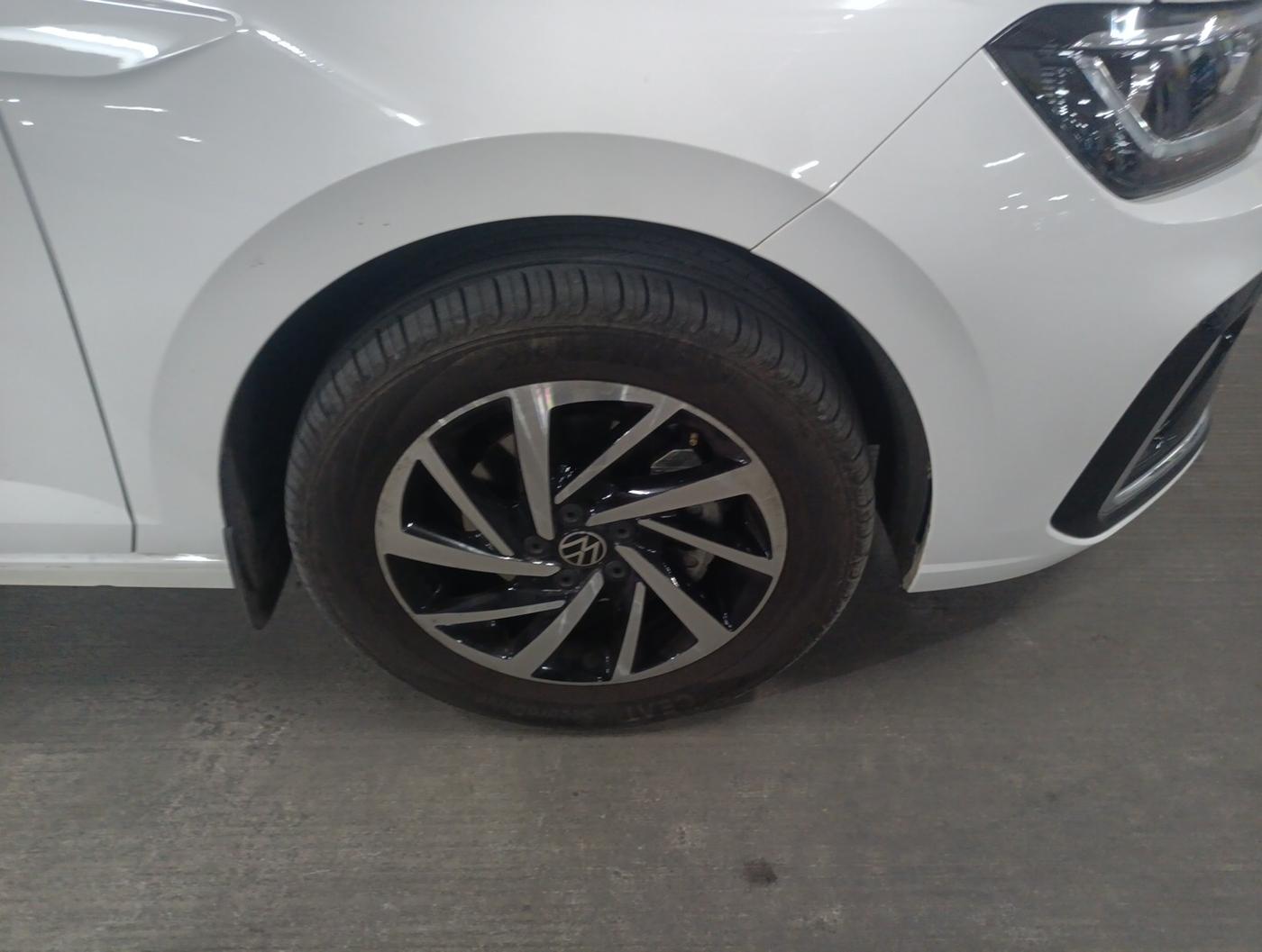 2025 Volkswagen VIRTUS TOPLINE TSI 1.0 AT, Petrol, Automatic, 1,410 km, tyre