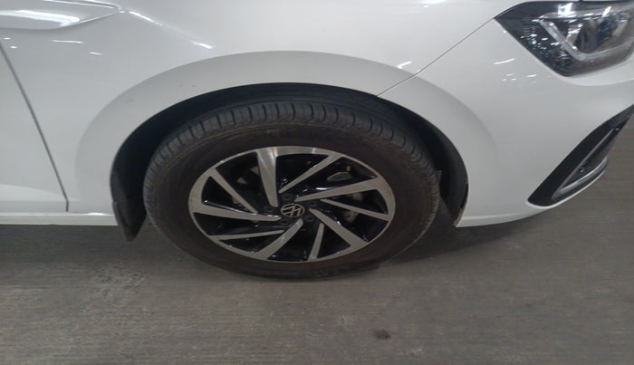 2025 Volkswagen VIRTUS TOPLINE TSI 1.0 AT, Petrol, Automatic, 1,410 km, tyre