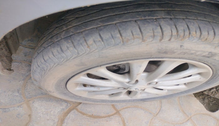2011 Toyota Etios Liva V, Petrol, Manual, 91,833 km, tyre