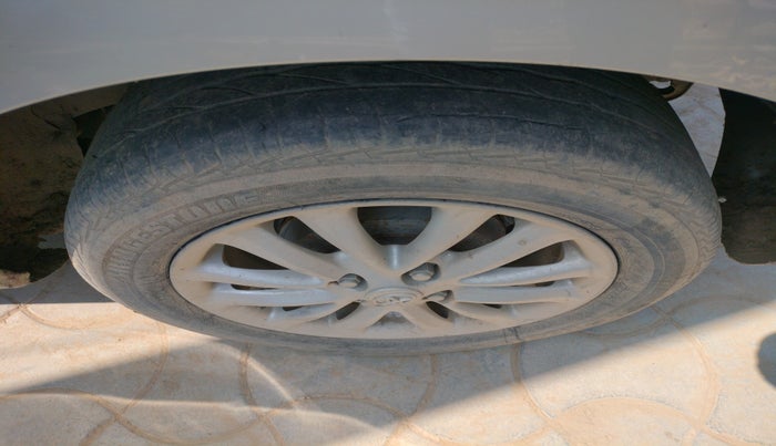 2011 Toyota Etios Liva V, Petrol, Manual, 91,833 km, tyre