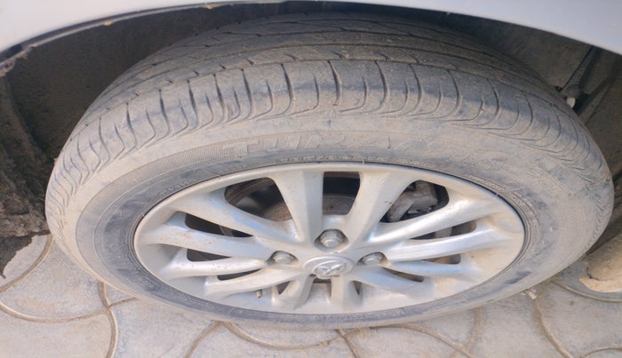 2011 Toyota Etios Liva V, Petrol, Manual, 91,833 km, tyre