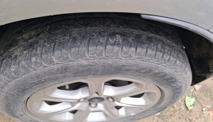 2020 Ford Ecosport TITANIUM + 1.5L PETROL, Petrol, Manual, 4,20,001 km, tyre