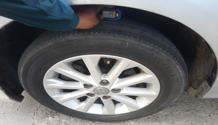 2013 Toyota Camry 2.5L AT, Petrol, Automatic, 41,250 km, tyre