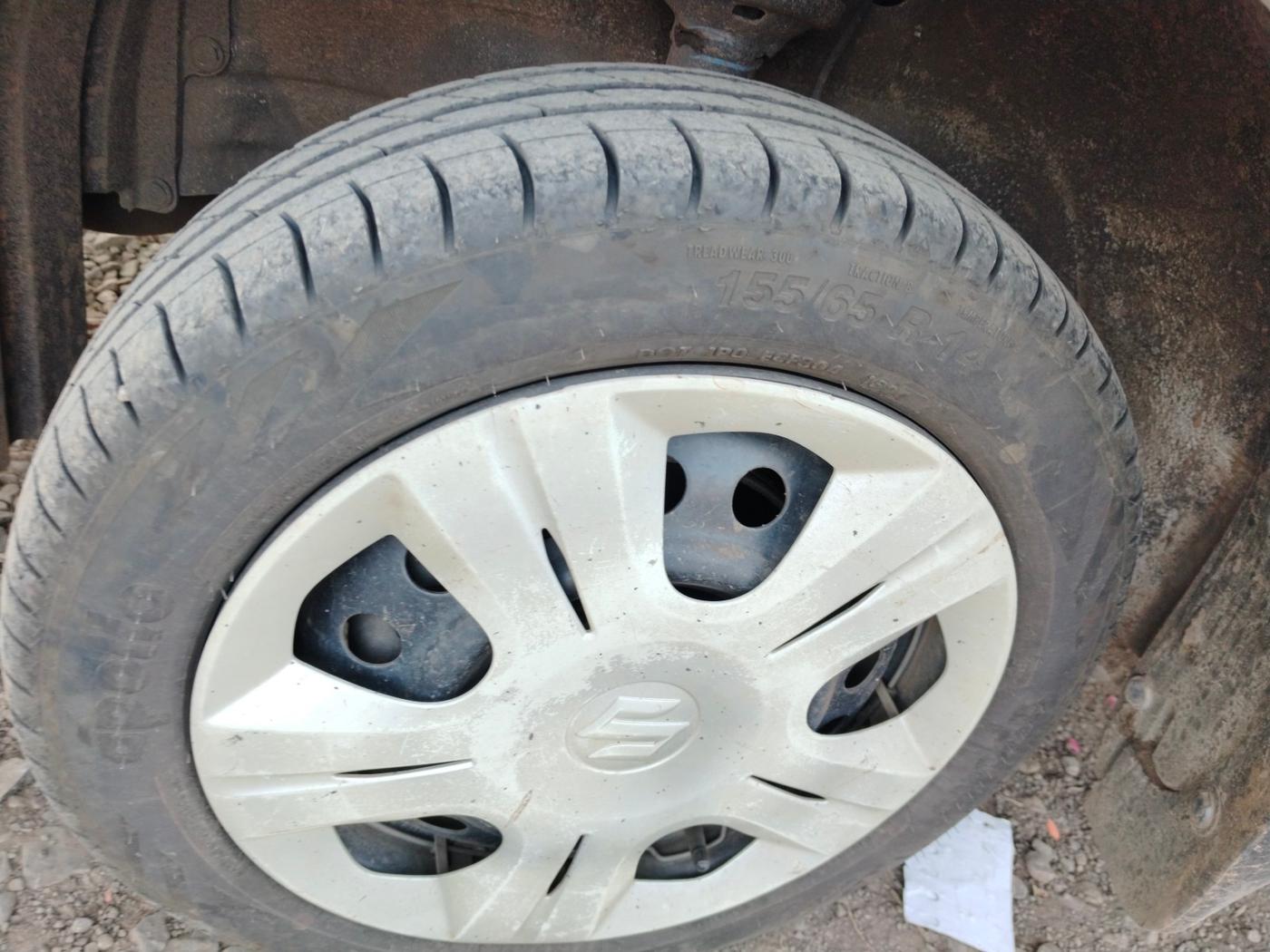 2015 Maruti Wagon R 1.0 VXI, Petrol, Manual, 62,731 km, tyre