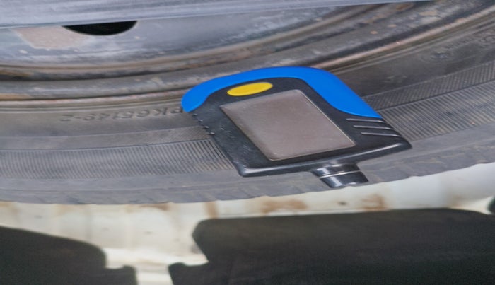 2015 Toyota Etios GD, Diesel, Manual, 3,20,970 km, tyre