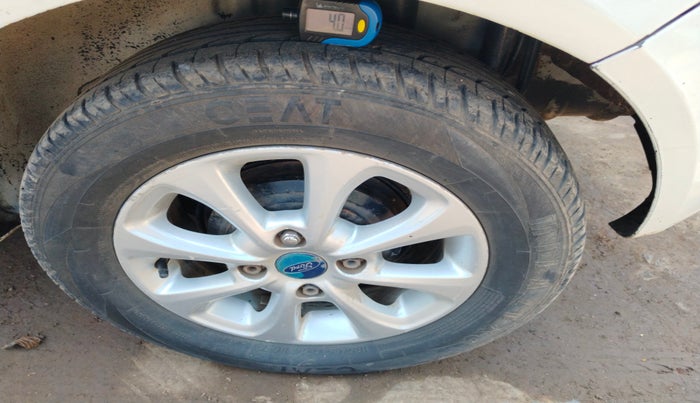2012 Ford Figo TITANIUM 1.4 DIESEL, Diesel, Manual, 1,32,683 km, tyre