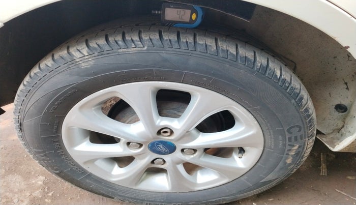 2012 Ford Figo TITANIUM 1.4 DIESEL, Diesel, Manual, 1,32,683 km, tyre