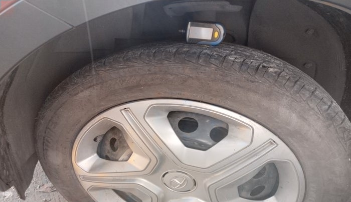 2021 Tata NEXON XE PETROL, Petrol, Manual, 25,318 km, tyre