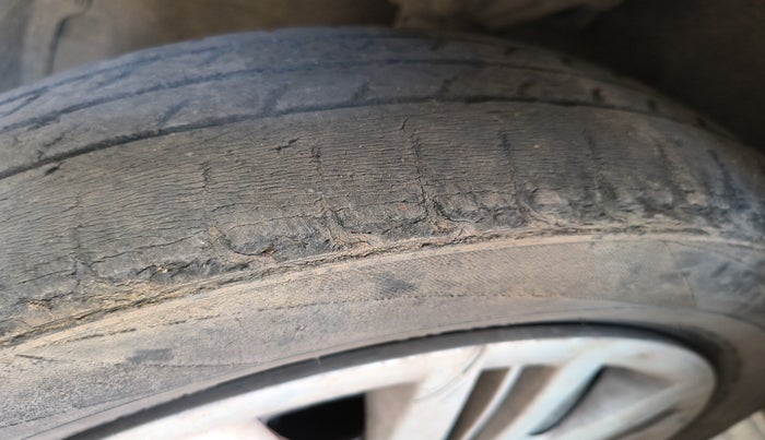 2010 Hyundai Santro Xing GLS LPG, Petrol, Manual, 59,784 km, tyre